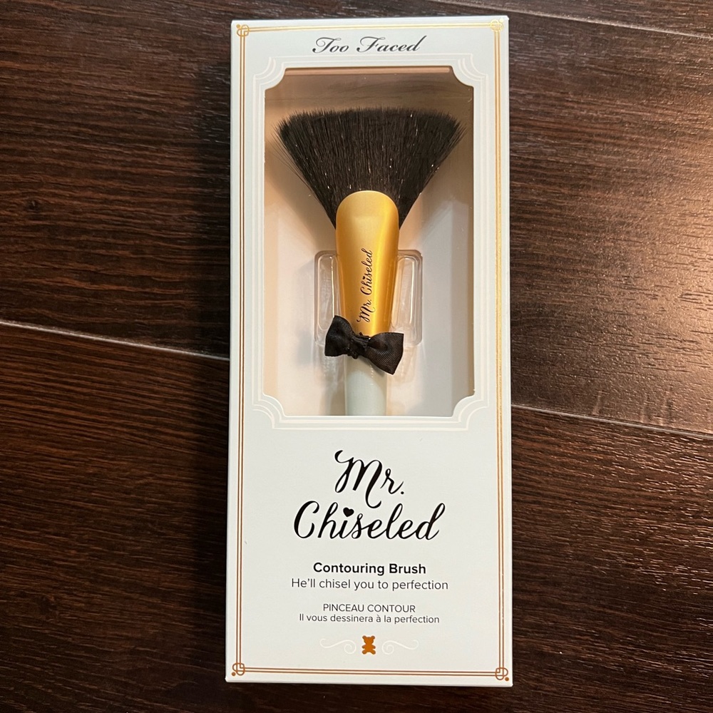 Too faced contouring  brush